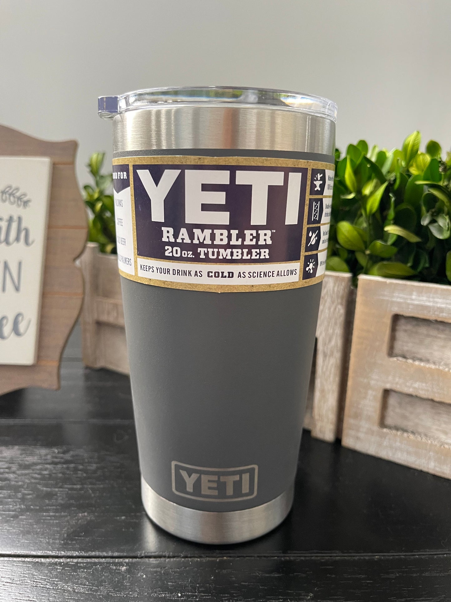 Yeti 20oz with magnetic lid