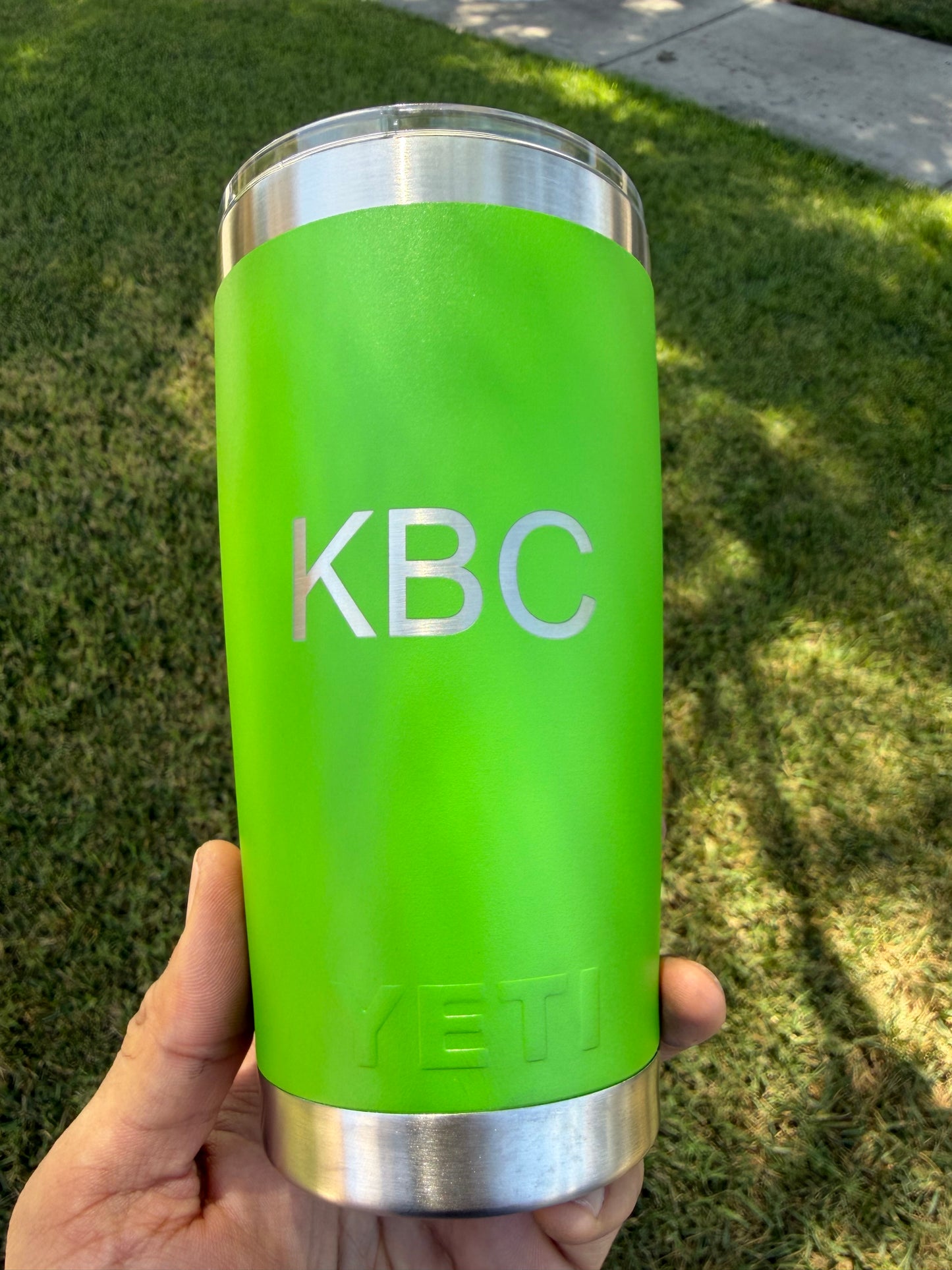 20oz yeti Green only engraving included