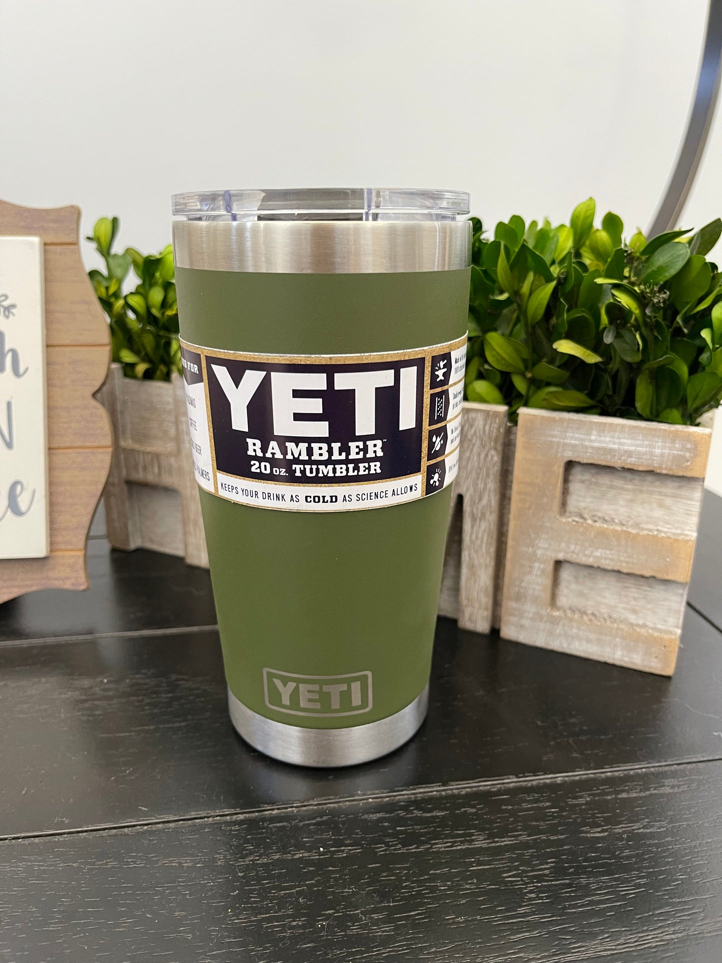 Yeti 20oz with magnetic lid